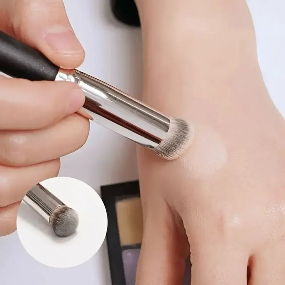NWT Kabuki Multi-Purpose Face Makeup Brush Blending, Buffing, Flawless Finish
